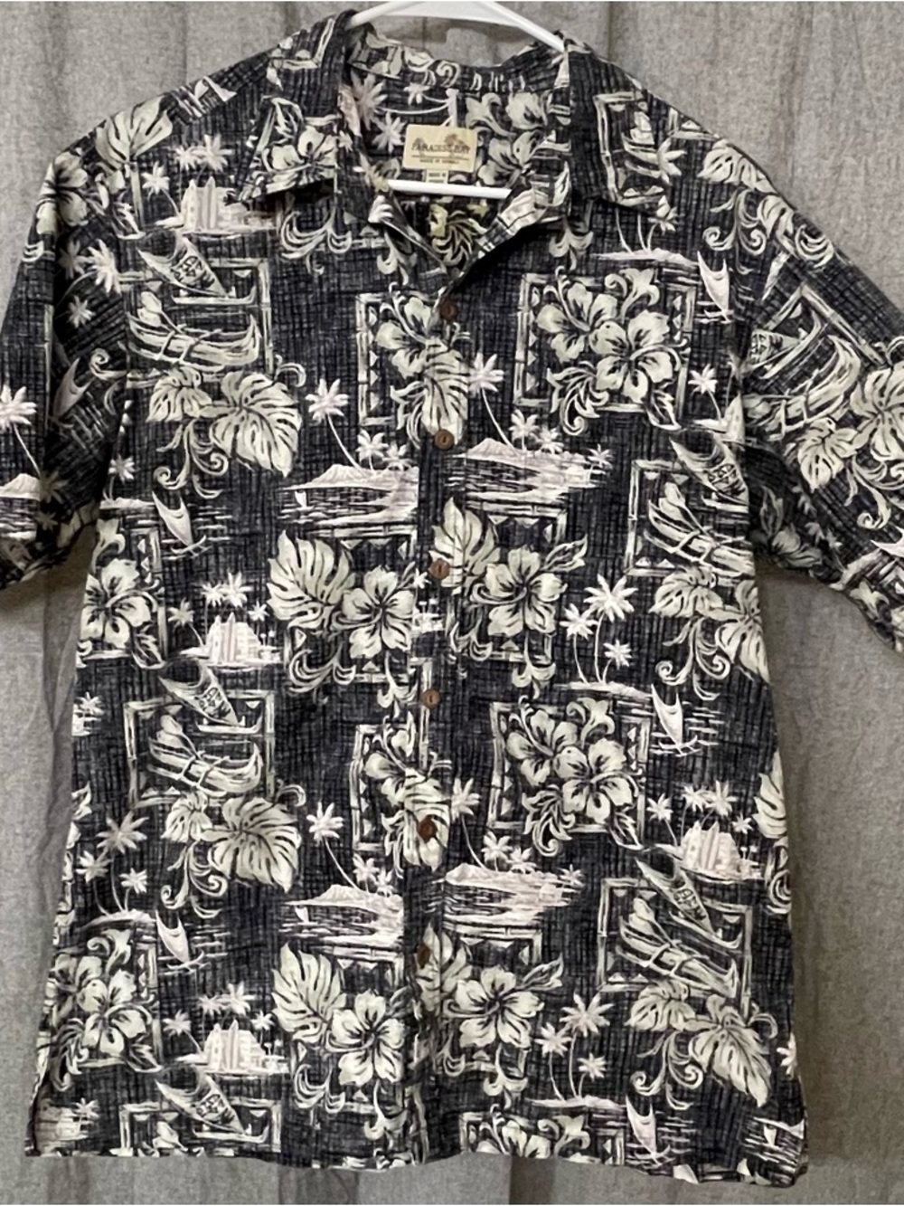 Paradise Bay authentic Hawaiian clothing.Men's Black & White Hawaiian Camp Shirt